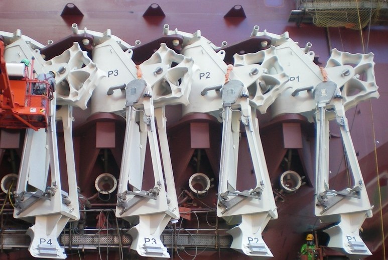 CLOV PORT AFT CLUSTER